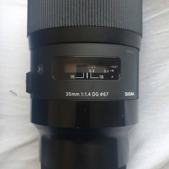 A Black Sigma 35mm 1.4 DG 67 Professional Photography Lens